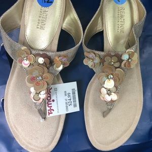 NWT KENNETH COLE REACTION SANDALS